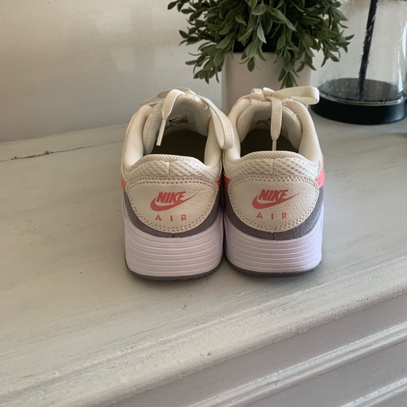 Nike Air Max Size 6 LIKE NEW - Picture 3 of 4